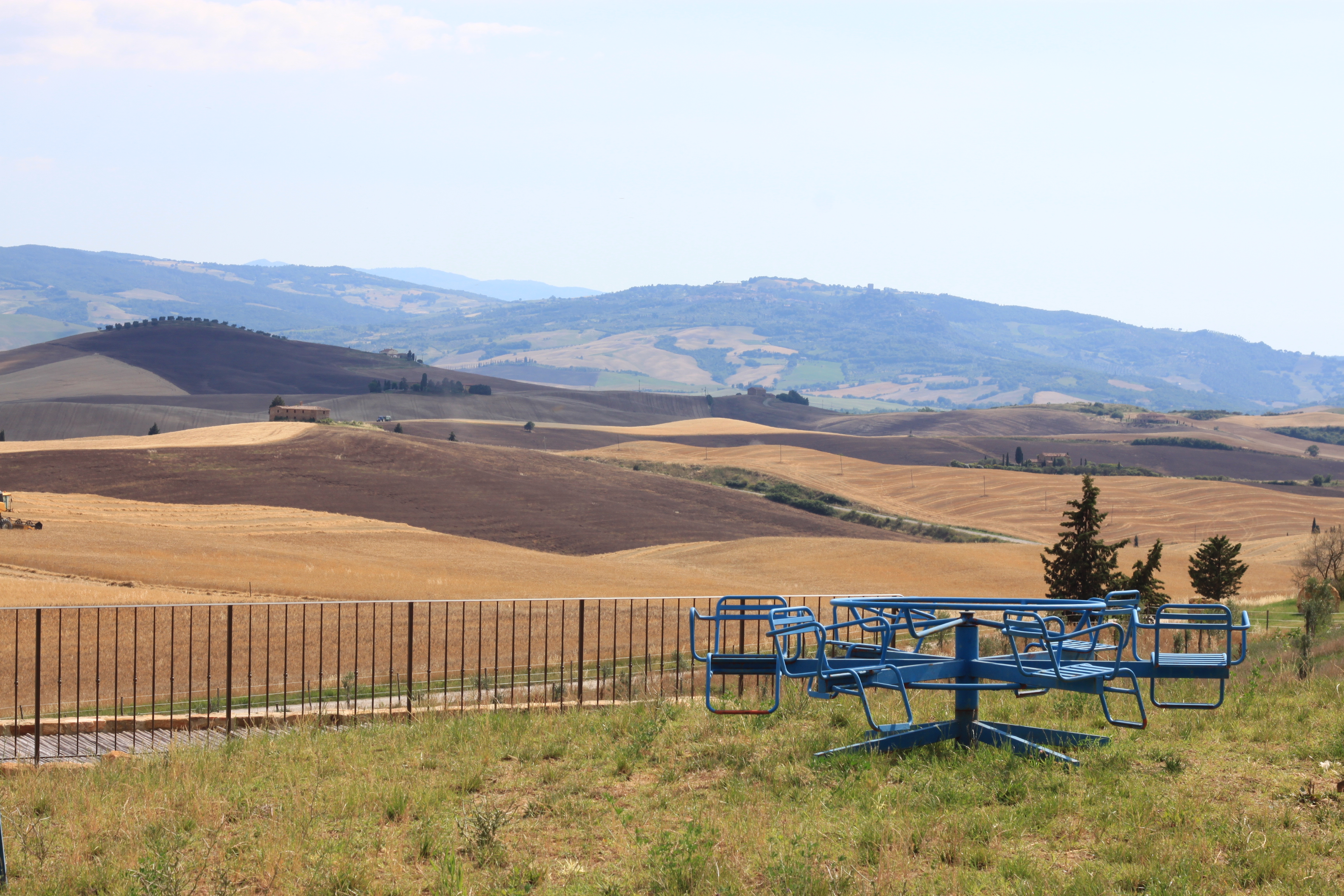 farmhouse in val d'orcia