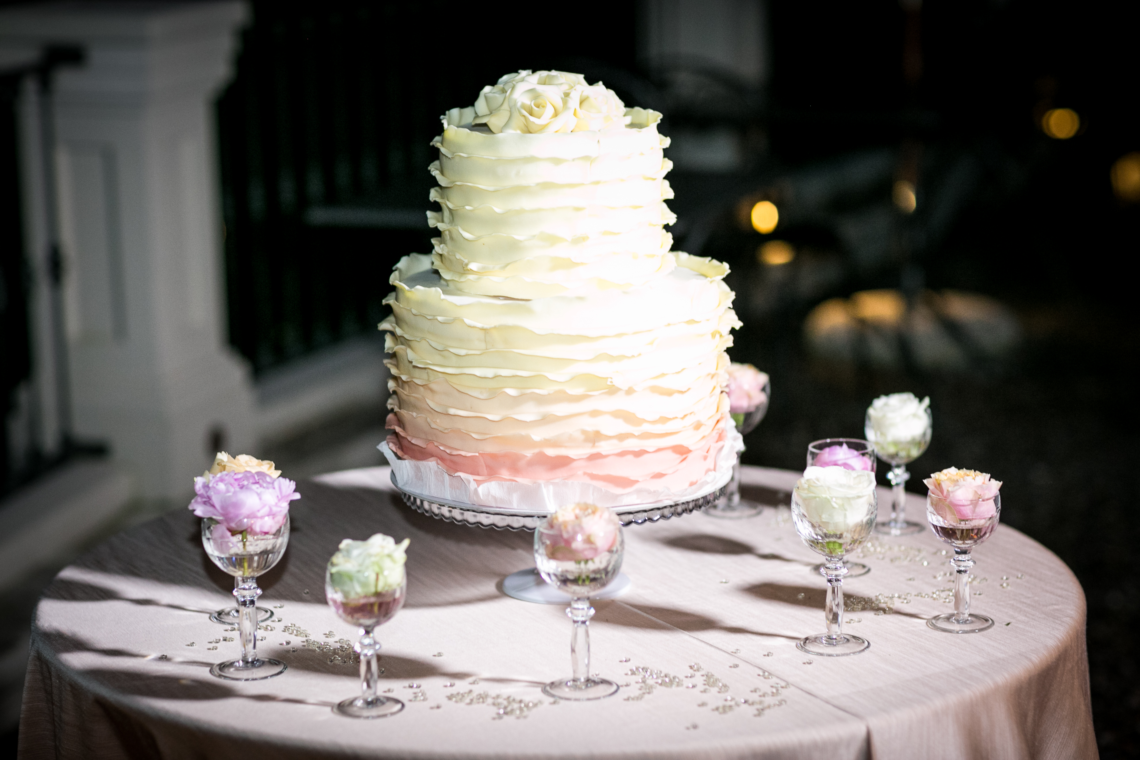 Lake Como Wedding. Ruffled wedding cake