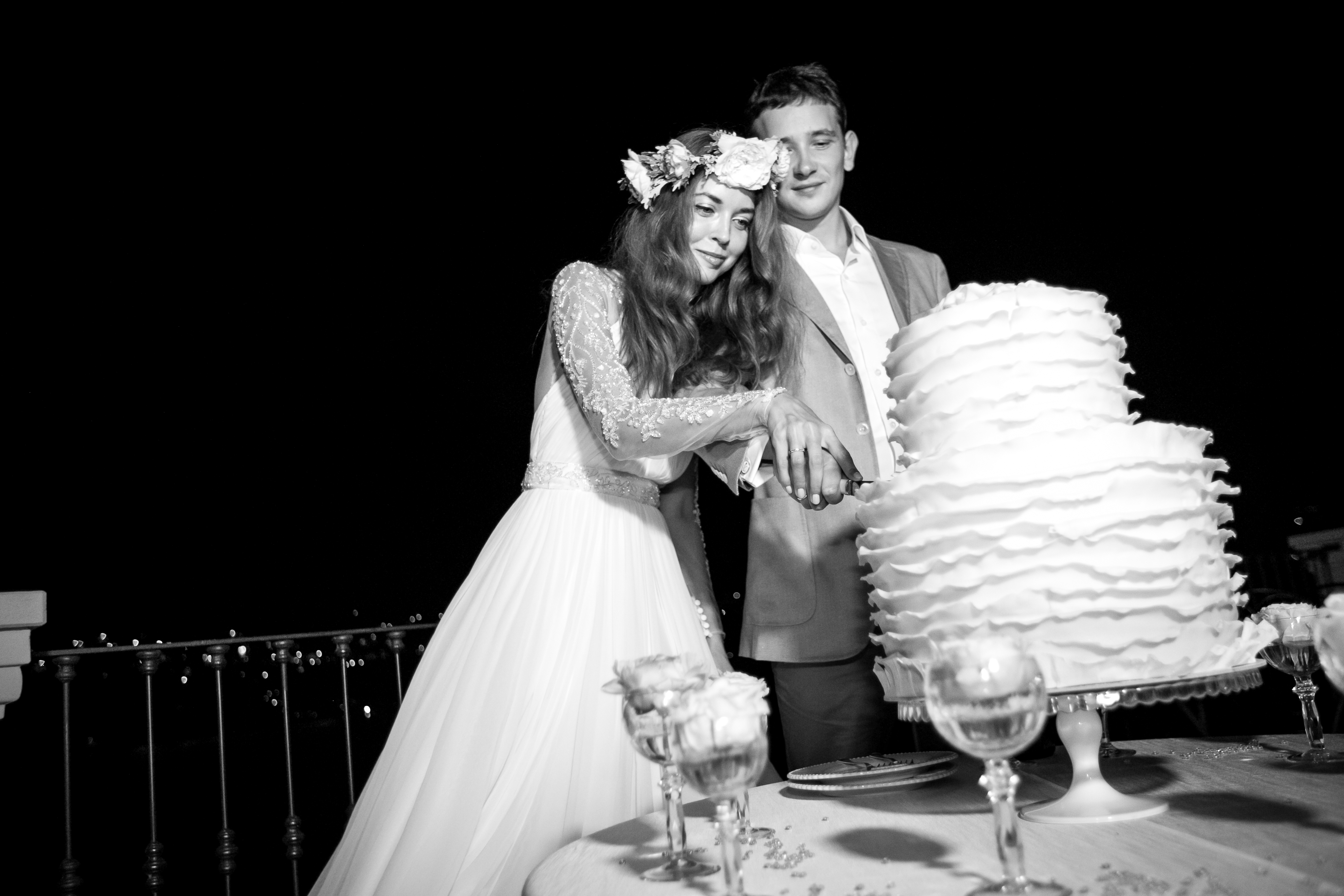 Lake Como Wedding. Ruffled wedding cake