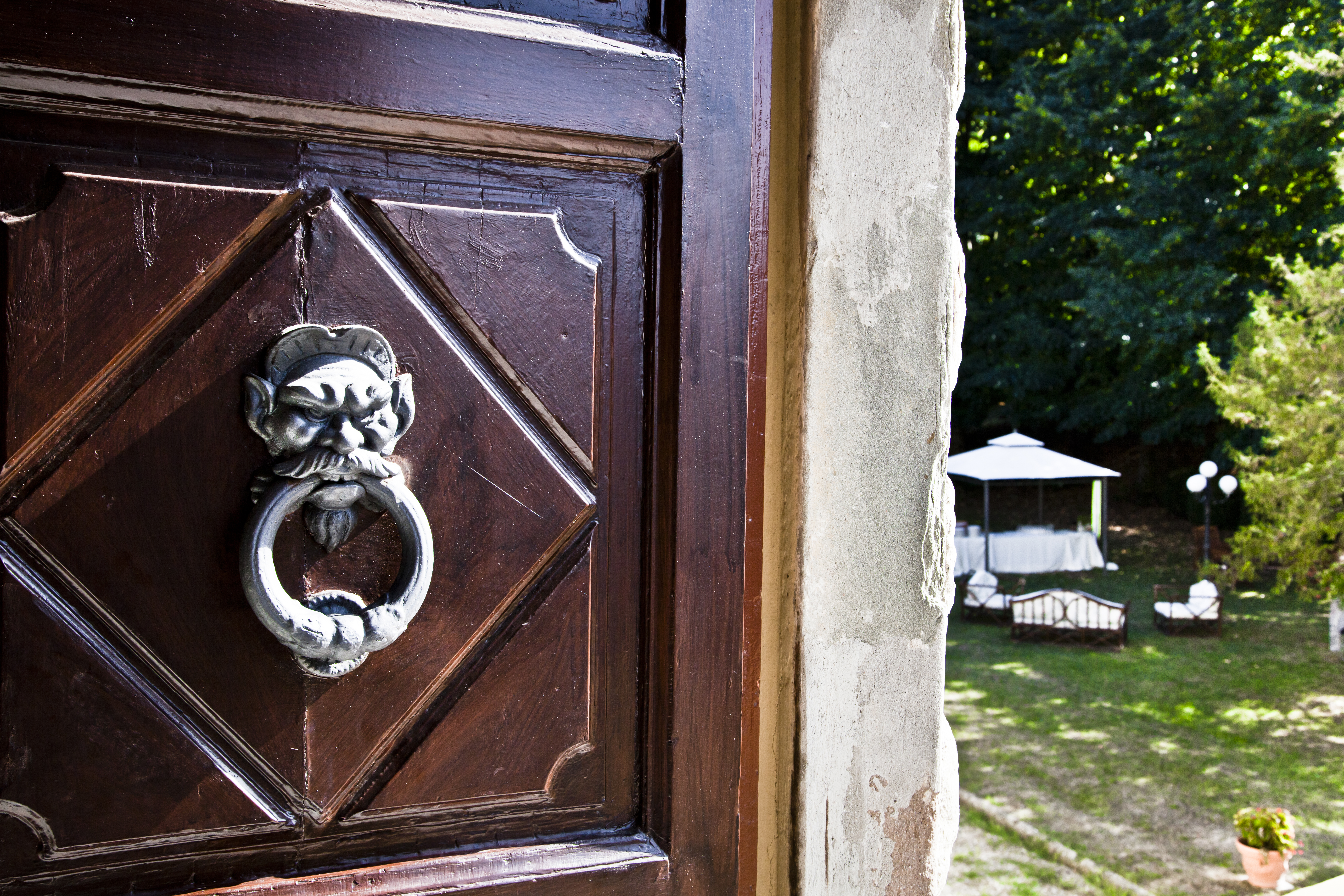 Свадьба в Тоскане. Аперитив в саду / Wedding in Tuscany. Aperitiv buffet in the garden